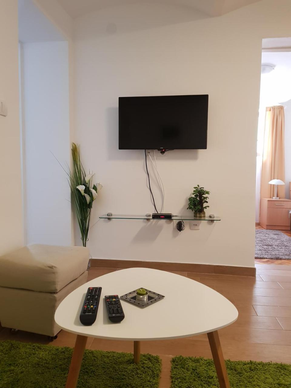 Inter Apartment Belgrade With Free Parking Exterior photo